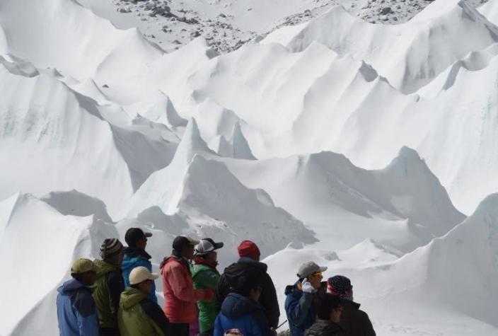 Al menos ocho alpinistas muertos por tormenta de nieve en Nepal