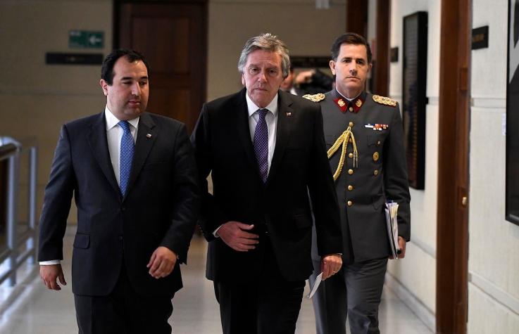 [VIDEO] Ministro Espina descarta renuncia de comandante en jefe del Ejército