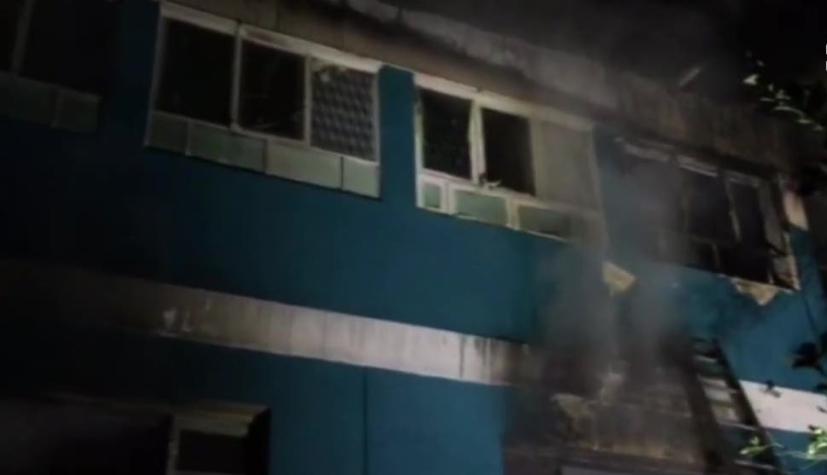 [VIDEO] Incendio afecta a edificio en La Cisterna: Residentes fueron evacuados