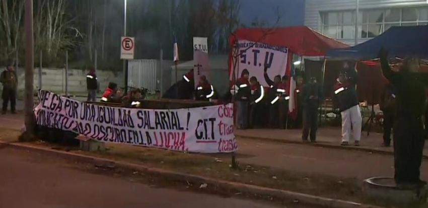 [VIDEO] Protesta de trabajadores de Subus retrasa recorrido de buses del Transantiago