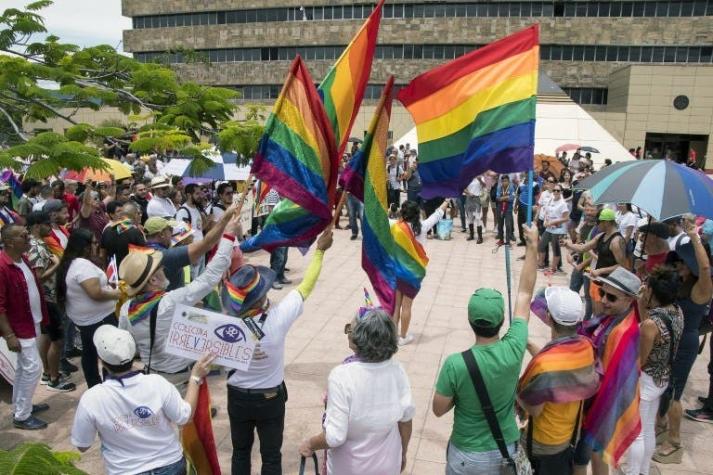 Congreso de Uruguay aprueba proyecto de equidad para personas trans