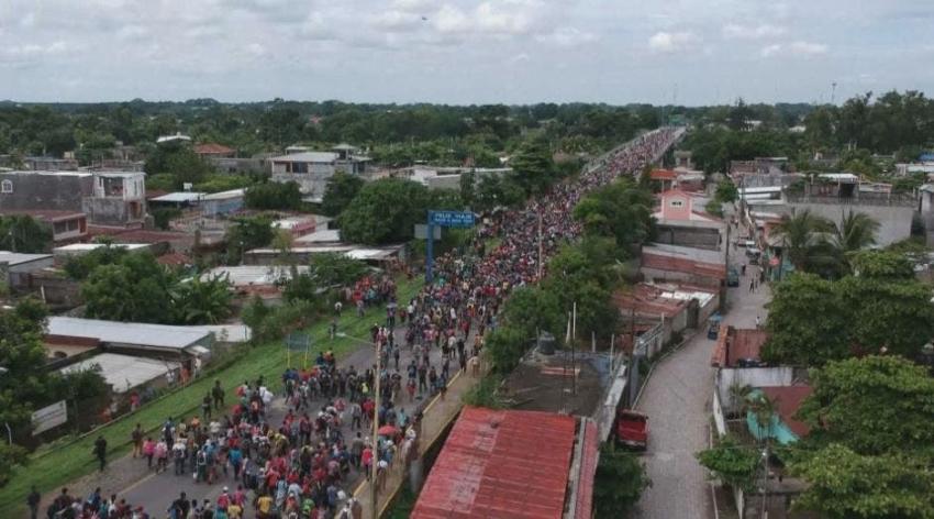 [VIDEO] Migrantes hondureños entran por la fuerza a México