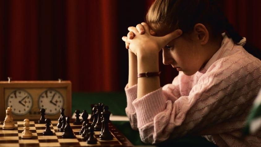 Lo que podemos aprender de los prodigios femeninos del ajedrez, un deporte dominado por los hombres