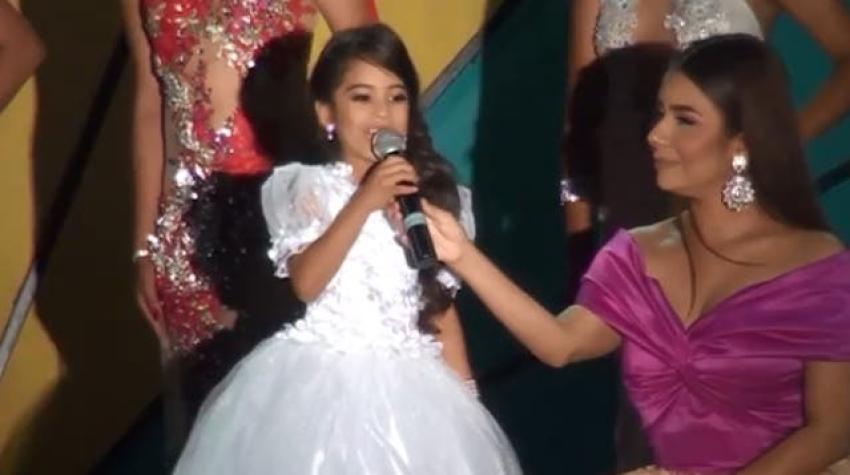 [VIDEO] El aplaudido discurso de una pequeña en un concurso de belleza en Ecuador