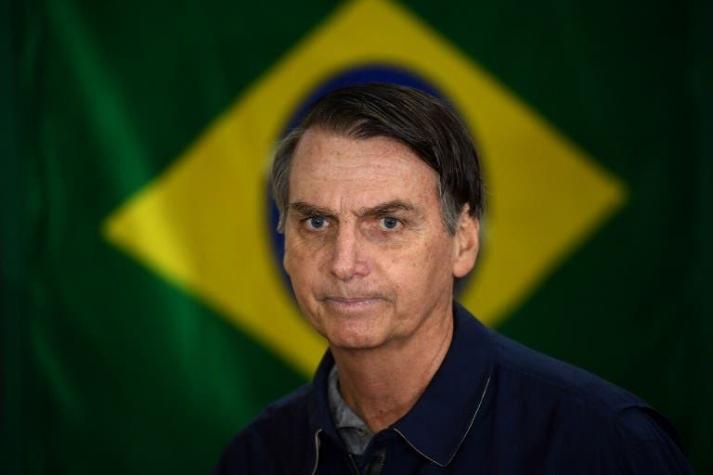 Bolsonaro amenaza a opositores y promete "limpiar" Brasil de "marginales rojos"