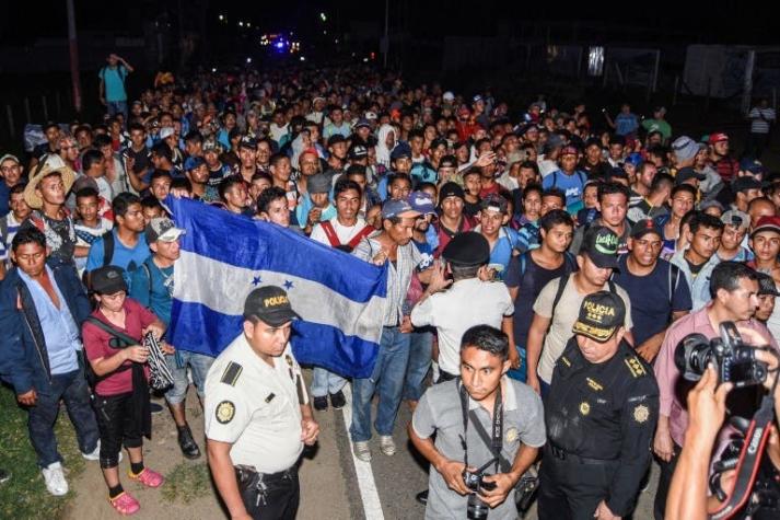 México permite ingreso de migrantes hondureños que permanecían en puente fronterizo