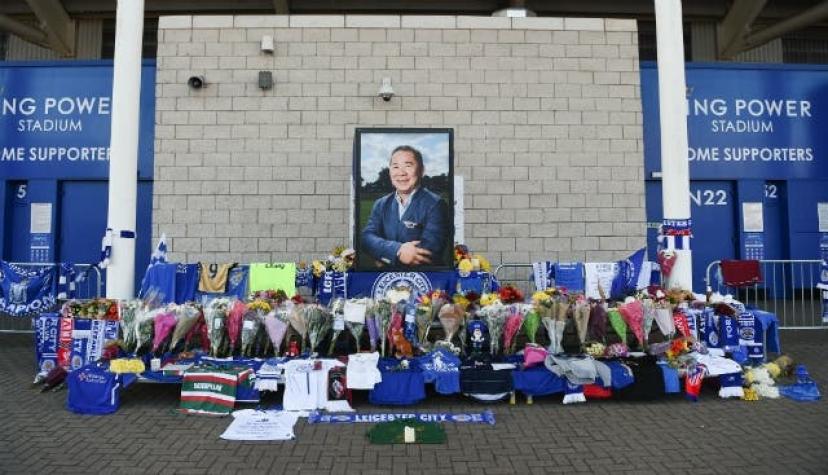 [VIDEO] Hinchas de Leicester llenan de flores Estadio King Power tras muerte de presidente del club