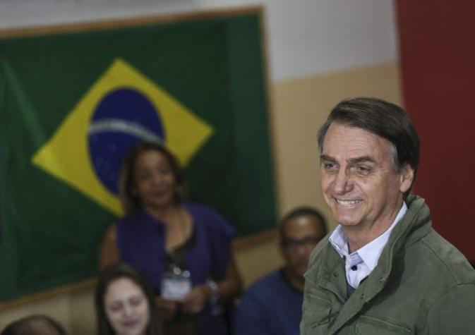 Bolsonaro descarta apoyo a intervención militar en Venezuela