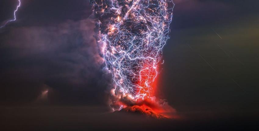 Chileno gana premio internacional de fotografía con impactante erupción del volcán Calbuco