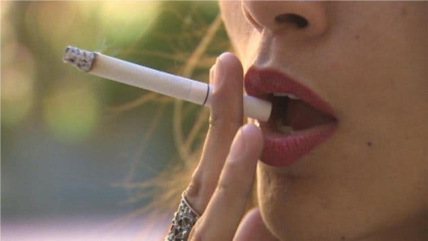 Las Condes aprueba prohibición de fumar en plazas y parques