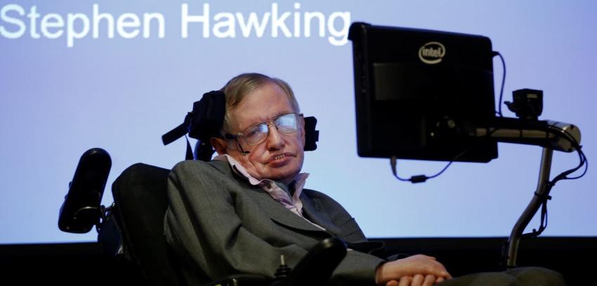 Subastaron por 340 mil euros silla de ruedas de Stephen Hawking