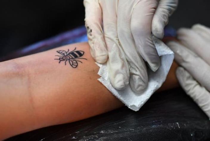 Insólito: Empresa se dedica a conservar y enmarcar la piel tatuada de personas muertas