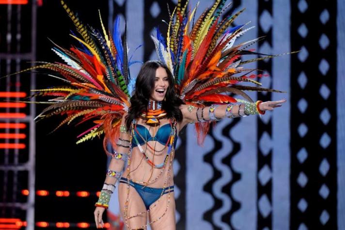 [VIDEO] El fin de una era: Adriana Lima anuncia que dejará de ser un ángel de Victoria's Secret