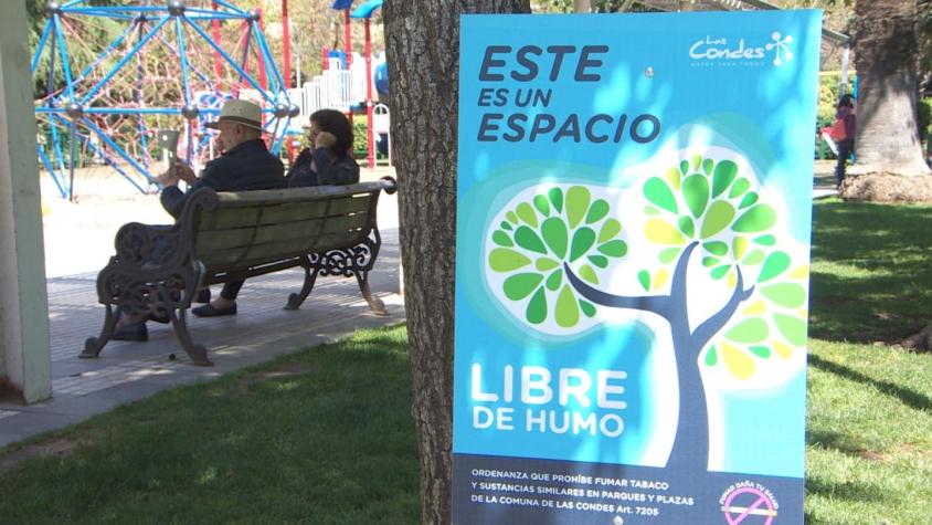 [VIDEO] Prohíben fumar en plazas de Las Condes