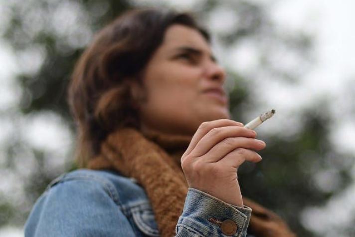 Las Condes: comienza la prohibición para fumar en las plazas