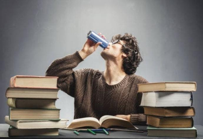 Estudio asegura que tomar una bebida energética aumenta riesgo de infarto en solo 90 minutos
