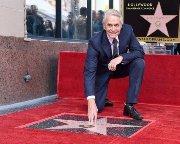 [VIDEO] Michael Douglas obtiene estrella en el Paseo de la Fama de Hollywood