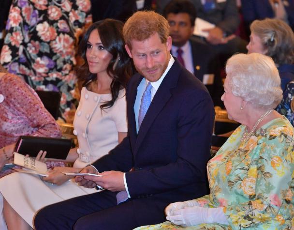 Revelan dura discusión de la Reina Isabel con el príncipe Harry por Meghan antes de la boda