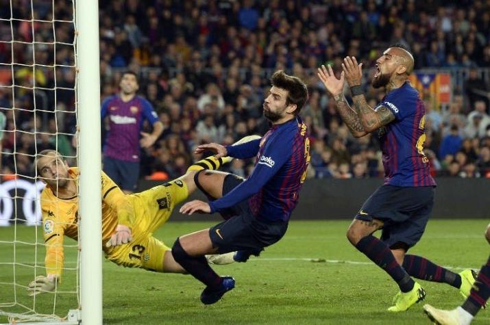 Medios españoles destacan discusión entre Arturo Vidal y Gerard Piqué en partido del Barça