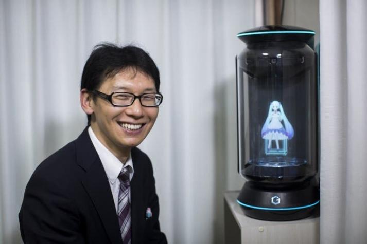 [FOTOS] Japón: Hombre se casó con un holograma