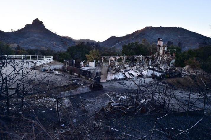 Aumentan a 50 los fallecidos por incendios forestales en California