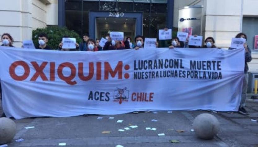 Secundarios protestan en la entrada de Oxiquim por la contaminación en Quintero