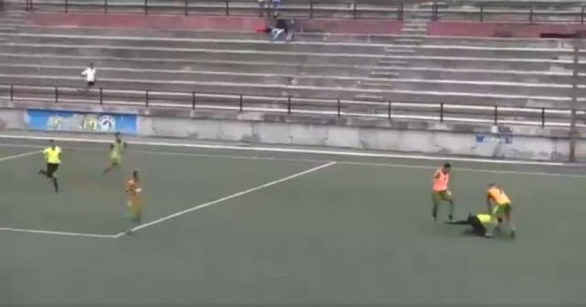 [VIDEO] La brutal agresión a árbitro que avergüenza al fútbol venezolano