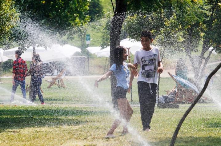 Ola de calor en la zona central: ¿Cómo prevenir emergencias y cuidarse del sol?