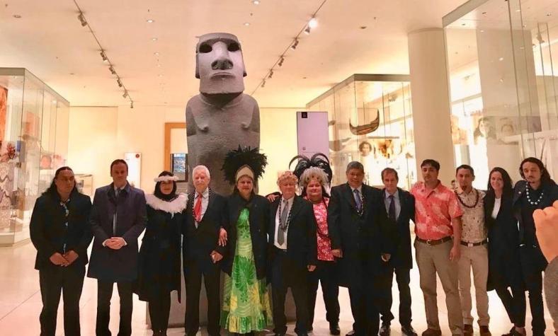 Ward y representantes de Rapa Nui realizan visita privada al Museo Británico para repatriar moái