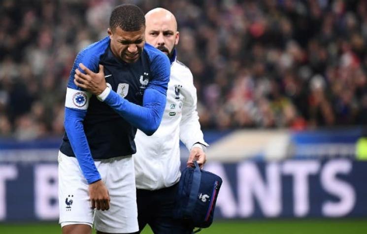 [VIDEO] La dura lesión en el hombro que sufrió Mbappé en amistoso de Francia ante Uruguay