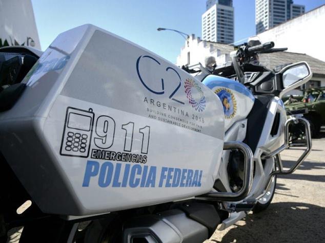 [VIDEO] Enfrentamientos entre barras bravas y policías dejan 26 heridos en Argentina