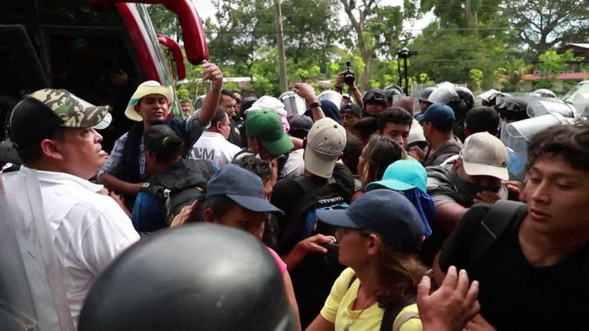 [VIDEO] Detienen a una de las caravanas de inmigrantes en México