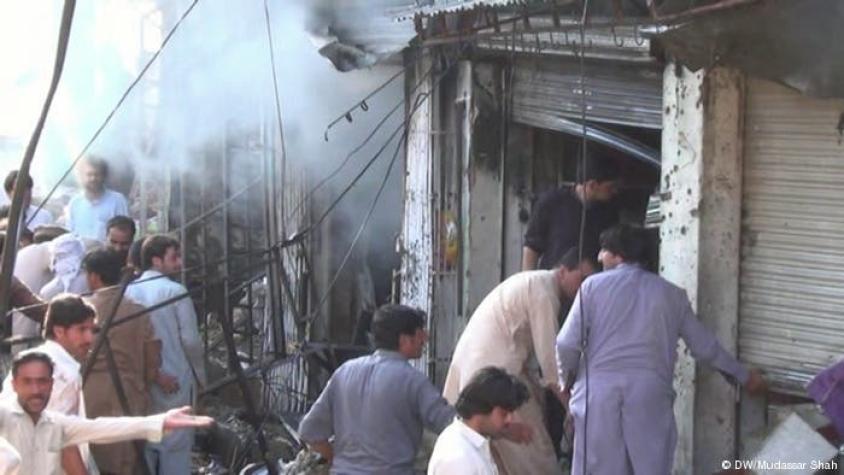 Al menos 20 muertos y 25 heridos en atentado con bomba en bazar de Pakistán