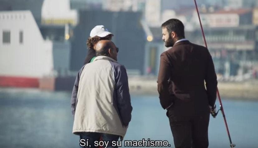 [VIDEO] "Hola, soy tu machismo": La campaña que interpela a los hombres en plena calle