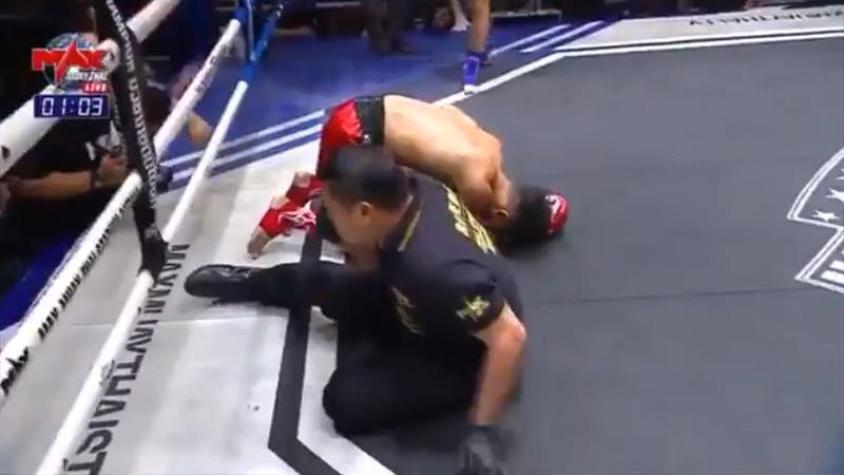 [VIDEO] Para no creerlo: Luchador noquea a su oponente y al árbitro al mismo tiempo
