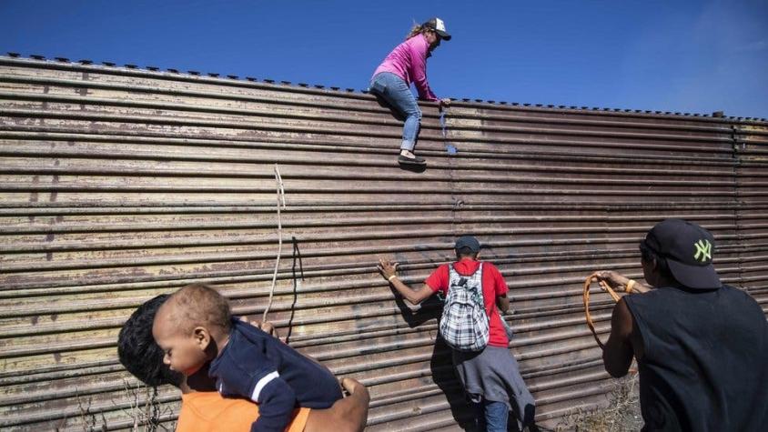 Caravana de migrantes en Tijuana: patrulla fronteriza de EE.UU. dispara gases lacrimógenos