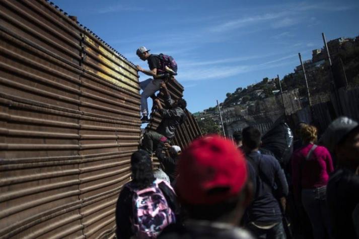 Trump vuelve a amenazar con cierre de la frontera: Algunos migrantes son "fríos criminales"