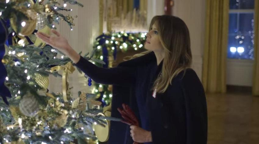 [VIDEO] La ostentosa y exagerada decoración de Navidad que hizo Melania Trump en la Casa Blanca
