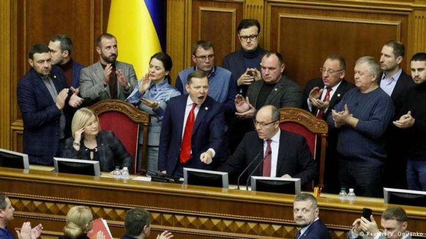 Parlamento ucraniano aprueba ley marcial decretada por Poroshenko