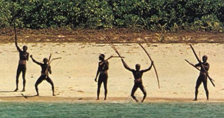 [VIDEO] Así vive la tribu que mató a flechazos a un misionero estadounidense