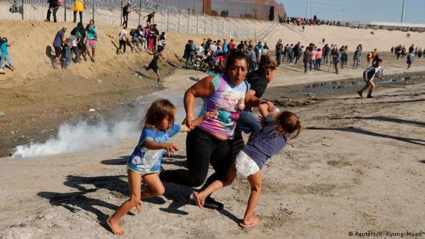 Trump respalda el uso de gases lacrimógenos "muy seguros" en multitud de migrantes