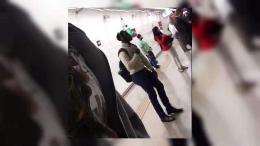 [VIDEO] El feliz pasajero del Metro de Santiago que se hizo viral
