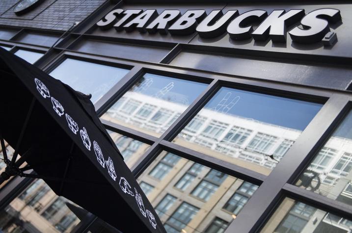 Starbucks bloqueará el acceso a pornografía en su Wi-Fi público desde el próximo año