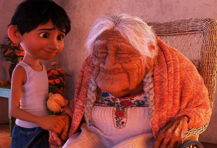 [VIDEO] El increíble parecido de una anciana de 105 años con "Mamá Coco"