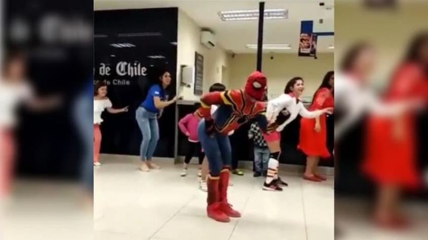 [VIDEO] La viral participación del "Estúpido y Sensual Spiderman" en la Teletón 2018