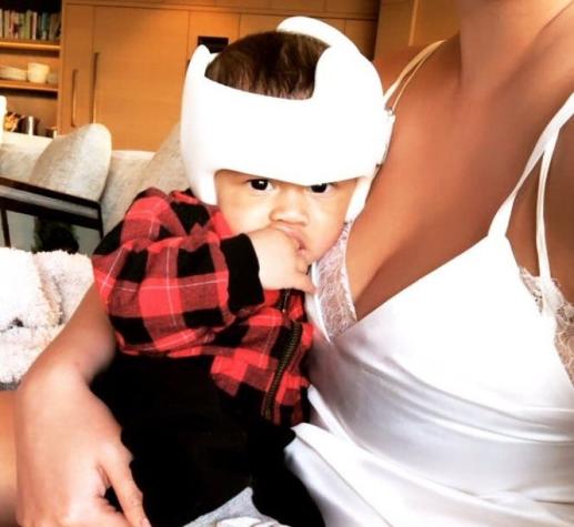 La razón por la que el bebé de John Legend debe usar casco y cómo su caso desató tiernas respuestas