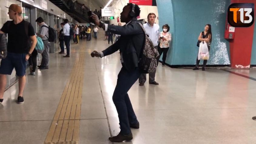 No todo es alegría: La historia de esfuerzo y superación del "colombiano más feliz del Metro"