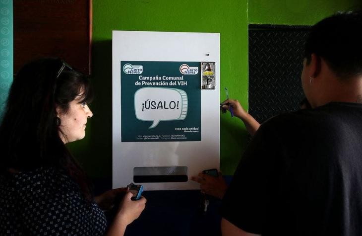 [VIDEO] Cerro Navia habilita dispensadores de condones a 100 pesos en colegios municipales