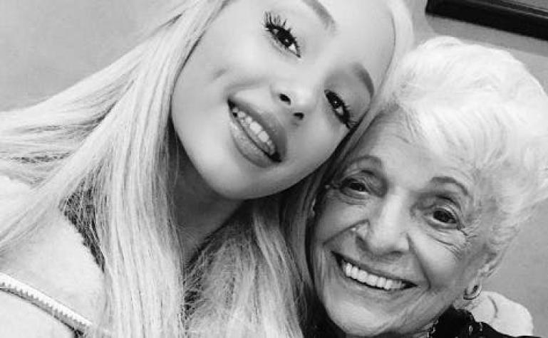 Conmovedor: Ariana Grande y su abuela se hacen un tatuaje juntas