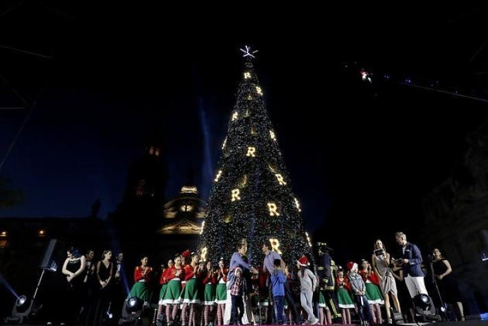 [FOTOS] Las increíbles imágenes del árbol de navidad en Plaza de Armas